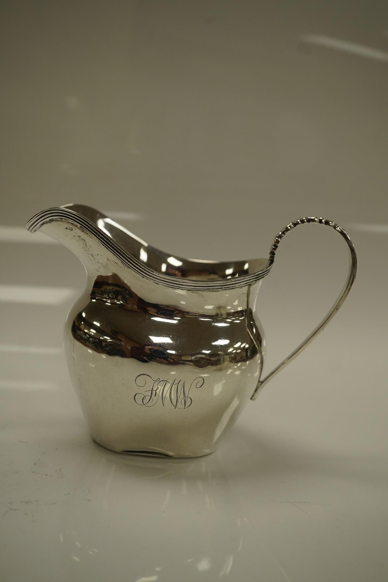 An Edwardian silver cream jug and sugar bowl, Nathan & Hayes, Chester, 1906?, 6.4oz. Condition - poor to fair